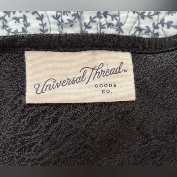 UNIVERSAL THREADS Goods Co. Fuzzy Jacket with unique details - Picture 6 of 12
